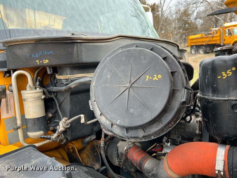 image for item MM9216 2006 International 7400  dump truck