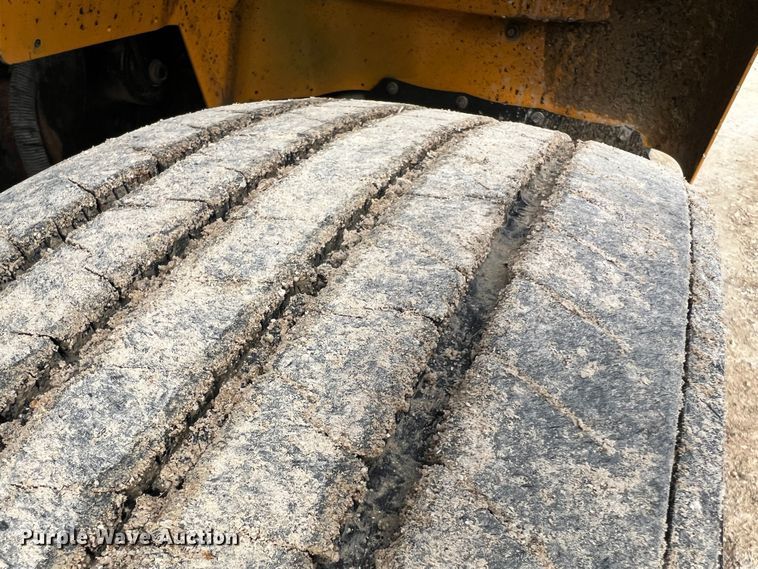 image for item MM9216 2006 International 7400  dump truck