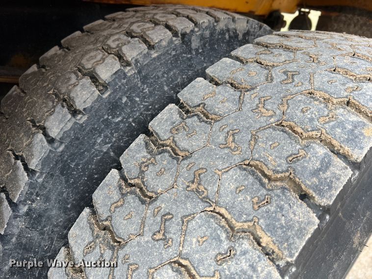 image for item MM9216 2006 International 7400  dump truck