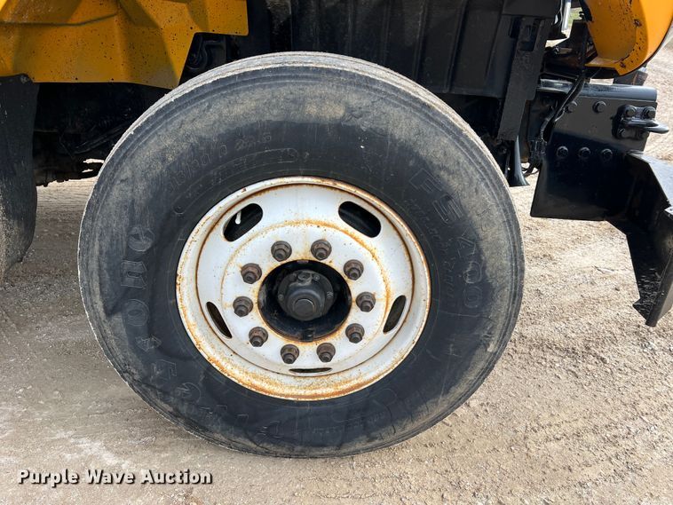 image for item MM9216 2006 International 7400  dump truck