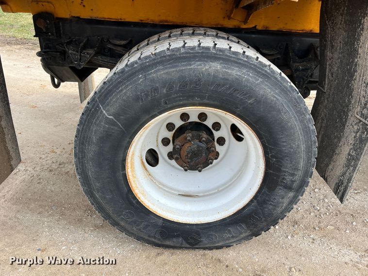 image for item MM9216 2006 International 7400  dump truck