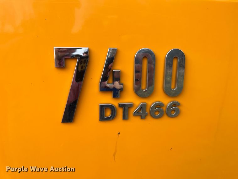 image for item MM9216 2006 International 7400  dump truck