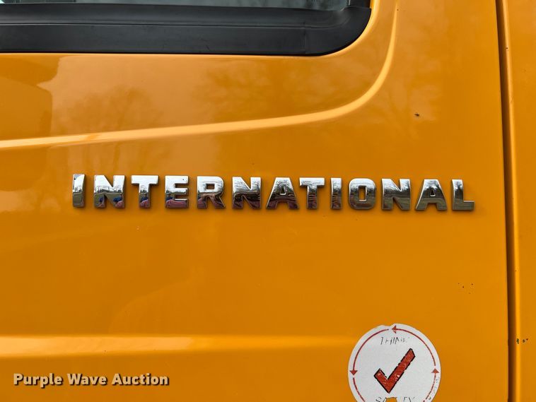 image for item MM9216 2006 International 7400  dump truck