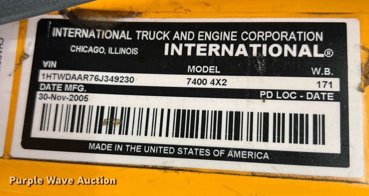 image for item MM9216 2006 International 7400  dump truck
