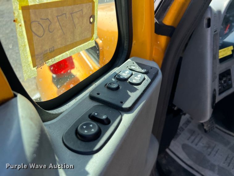 image for item MM9217 2006 International 7400  flatbed truck