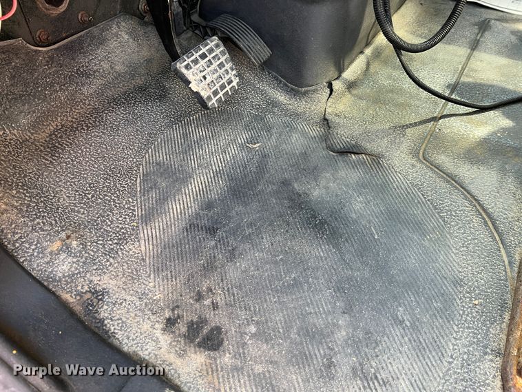 image for item MM9217 2006 International 7400  flatbed truck