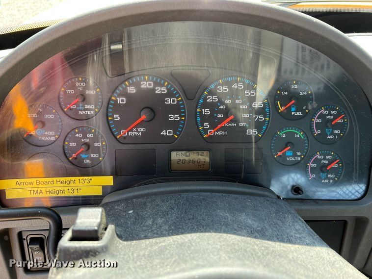 image for item MM9217 2006 International 7400  flatbed truck