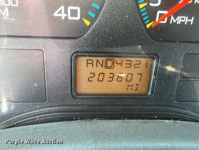 image for item MM9217 2006 International 7400  flatbed truck