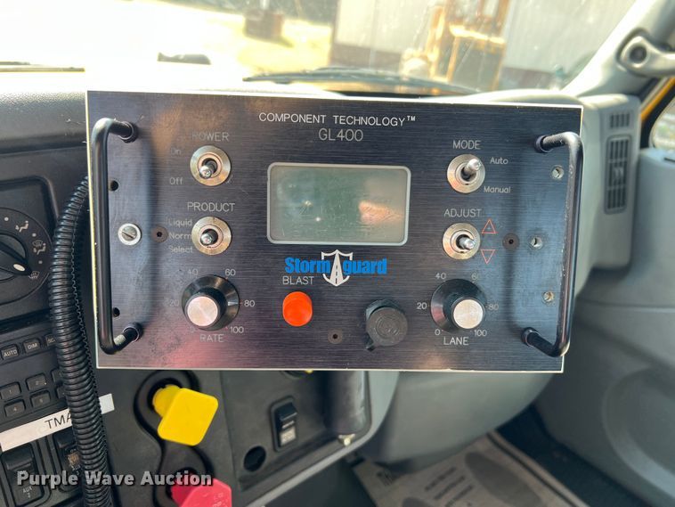 image for item MM9217 2006 International 7400  flatbed truck