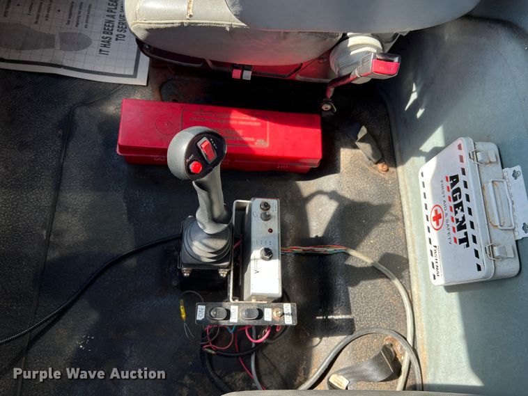 image for item MM9217 2006 International 7400  flatbed truck