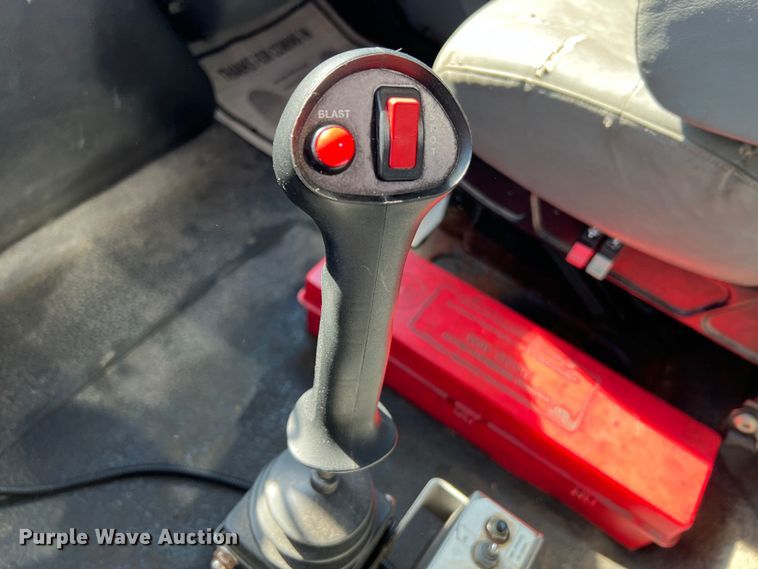 image for item MM9217 2006 International 7400  flatbed truck