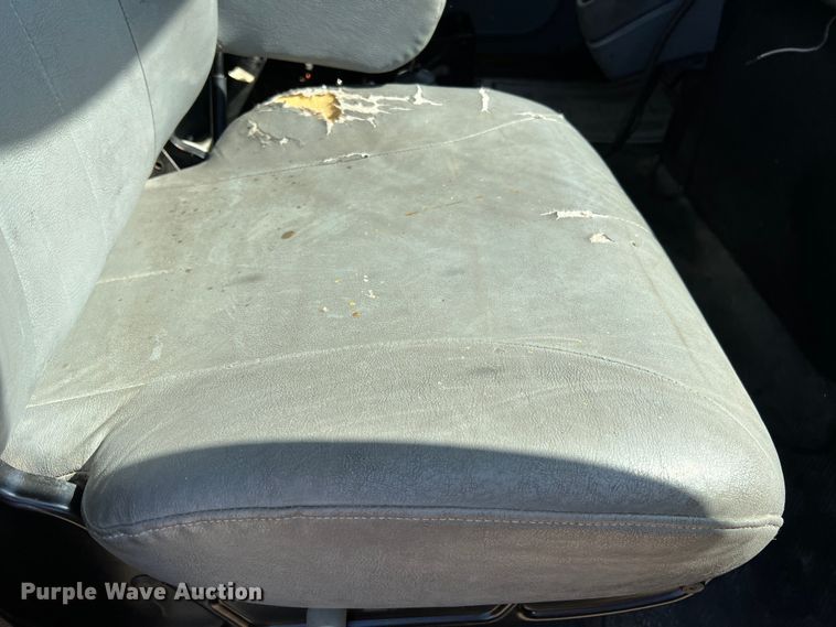 image for item MM9217 2006 International 7400  flatbed truck