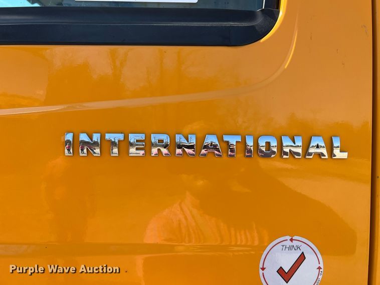 image for item MM9217 2006 International 7400  flatbed truck