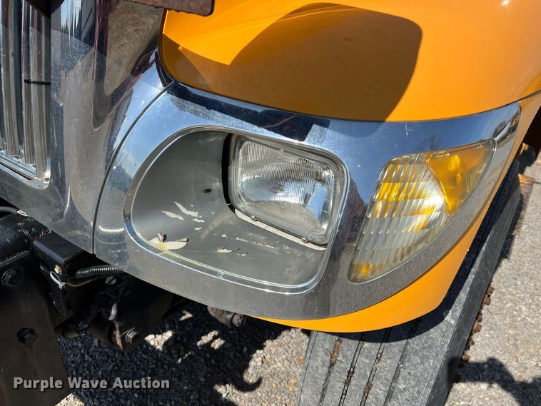 image for item MM9217 2006 International 7400  flatbed truck