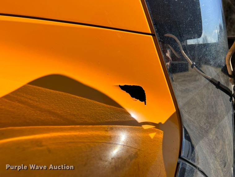 image for item MM9217 2006 International 7400  flatbed truck