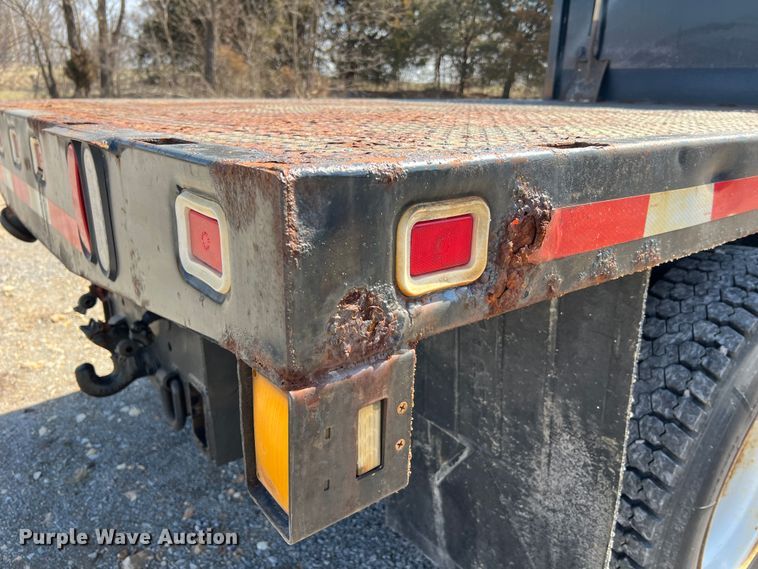 image for item MM9217 2006 International 7400  flatbed truck