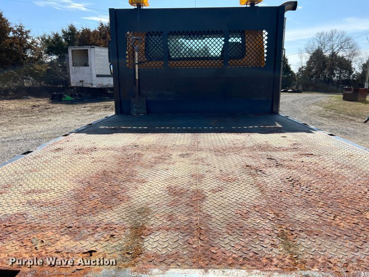 image for item MM9217 2006 International 7400  flatbed truck