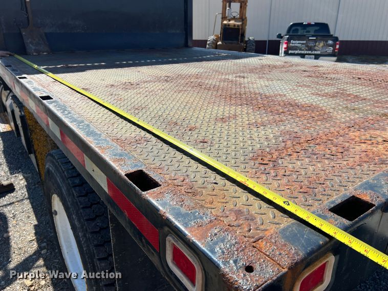 image for item MM9217 2006 International 7400  flatbed truck