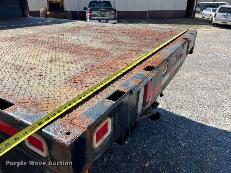 image for item MM9217 2006 International 7400  flatbed truck