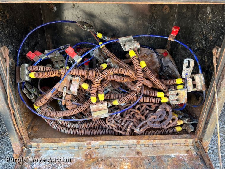 image for item MM9217 2006 International 7400  flatbed truck