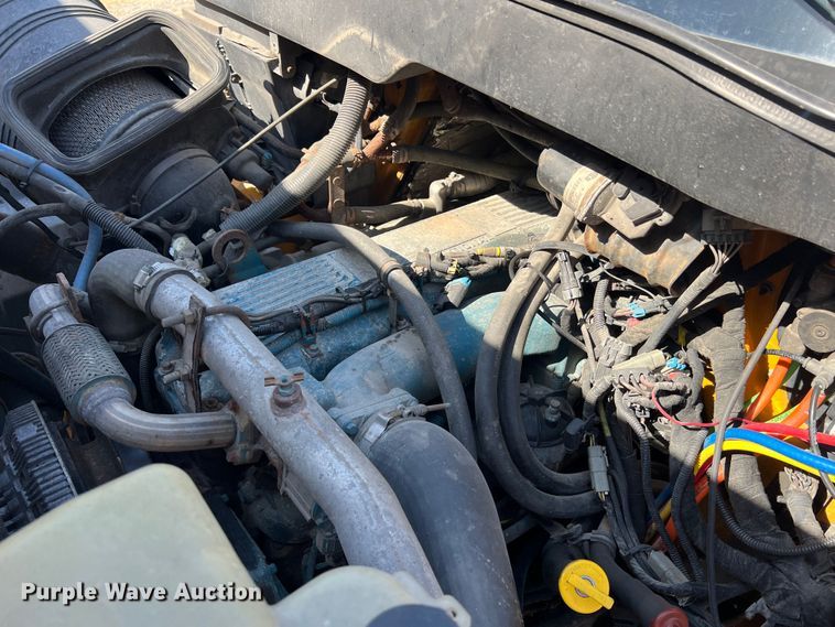 image for item MM9217 2006 International 7400  flatbed truck