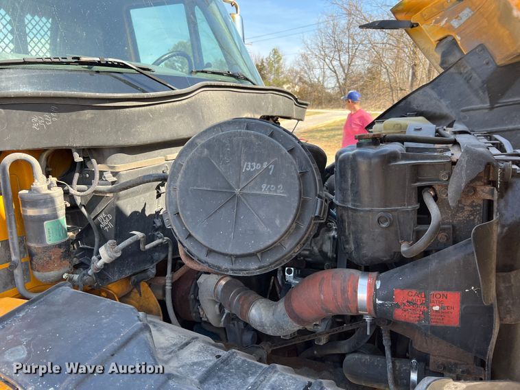 image for item MM9217 2006 International 7400  flatbed truck