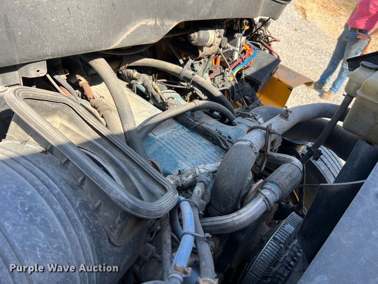 image for item MM9217 2006 International 7400  flatbed truck