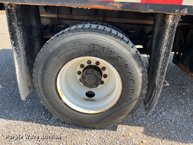 image for item MM9217 2006 International 7400  flatbed truck