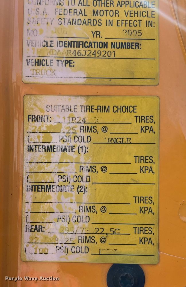 image for item MM9217 2006 International 7400  flatbed truck