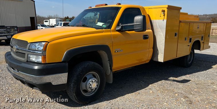 image for item MM9219 2003 Chevrolet Silverado 3500  utility bed pickup truck