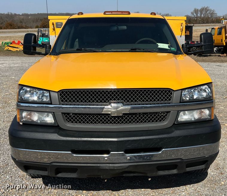 image for item MM9219 2003 Chevrolet Silverado 3500  utility bed pickup truck