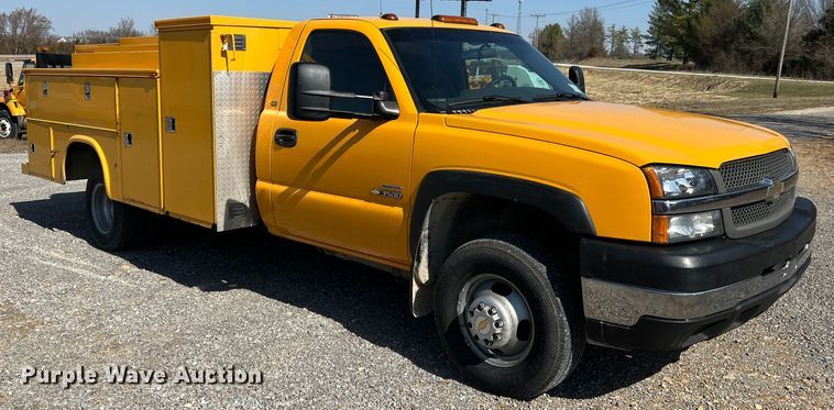 image for item MM9219 2003 Chevrolet Silverado 3500  utility bed pickup truck