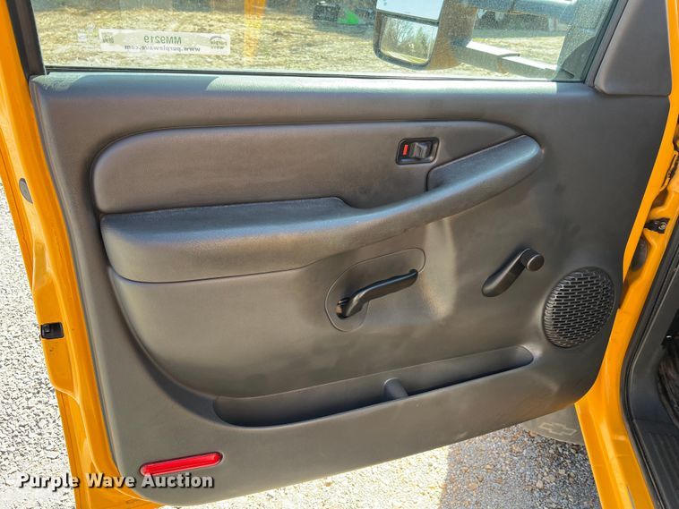 image for item MM9219 2003 Chevrolet Silverado 3500  utility bed pickup truck