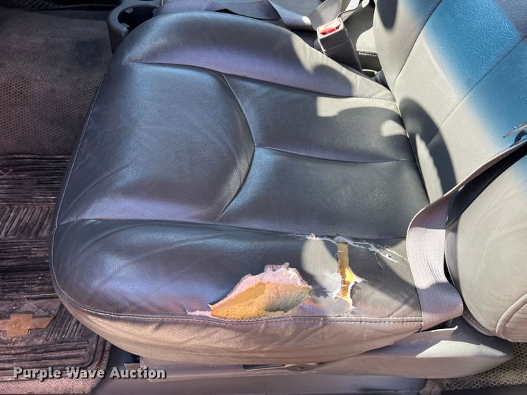 image for item MM9219 2003 Chevrolet Silverado 3500  utility bed pickup truck