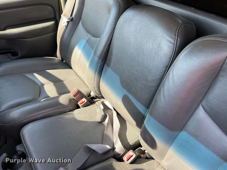 image for item MM9219 2003 Chevrolet Silverado 3500  utility bed pickup truck