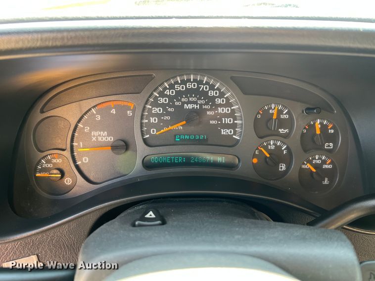 image for item MM9219 2003 Chevrolet Silverado 3500  utility bed pickup truck