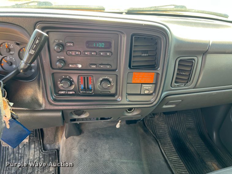 image for item MM9219 2003 Chevrolet Silverado 3500  utility bed pickup truck