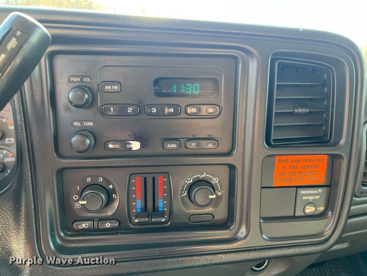 image for item MM9219 2003 Chevrolet Silverado 3500  utility bed pickup truck