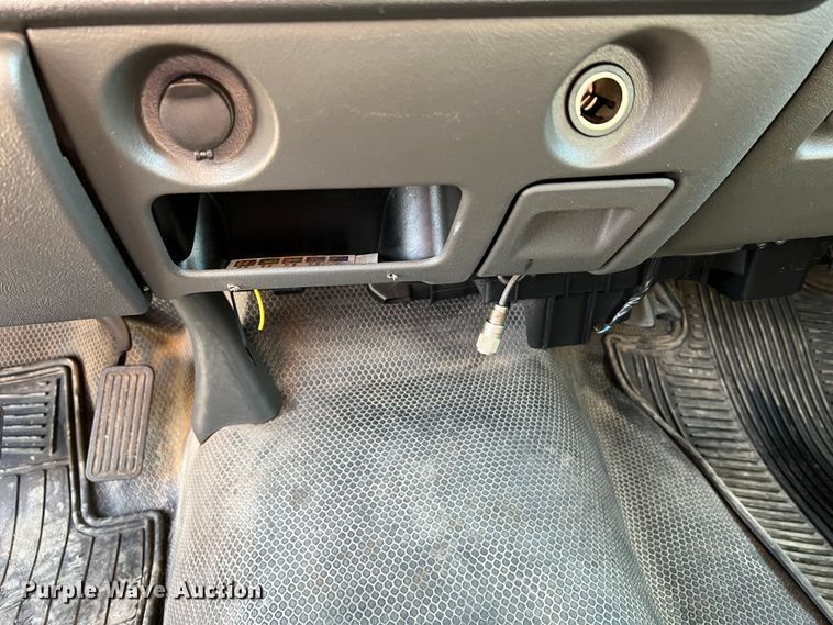 image for item MM9219 2003 Chevrolet Silverado 3500  utility bed pickup truck