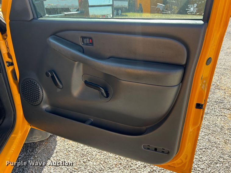 image for item MM9219 2003 Chevrolet Silverado 3500  utility bed pickup truck