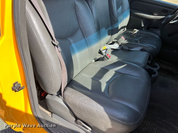 image for item MM9219 2003 Chevrolet Silverado 3500  utility bed pickup truck