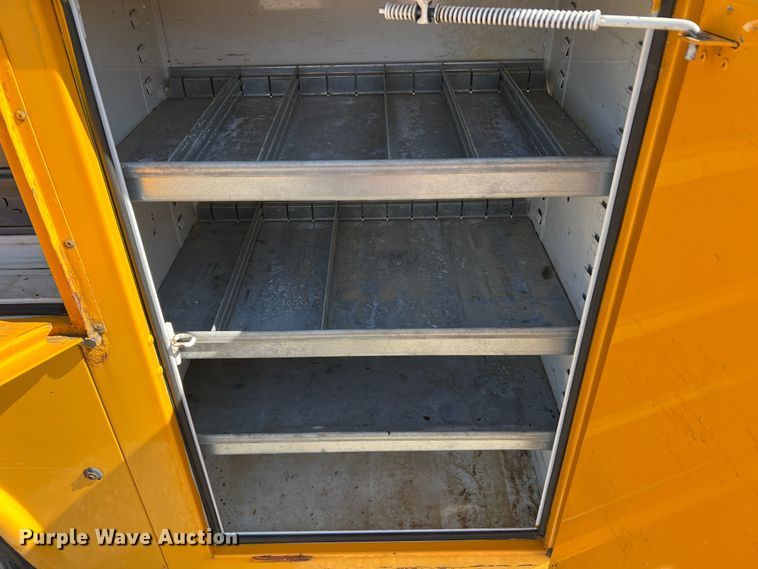 image for item MM9219 2003 Chevrolet Silverado 3500  utility bed pickup truck