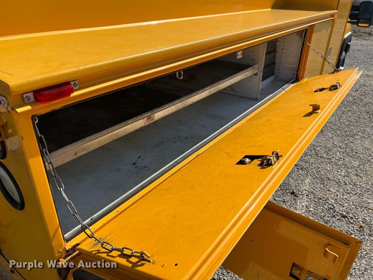 image for item MM9219 2003 Chevrolet Silverado 3500  utility bed pickup truck