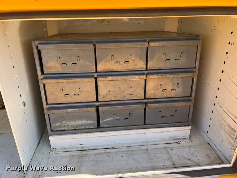 image for item MM9219 2003 Chevrolet Silverado 3500  utility bed pickup truck