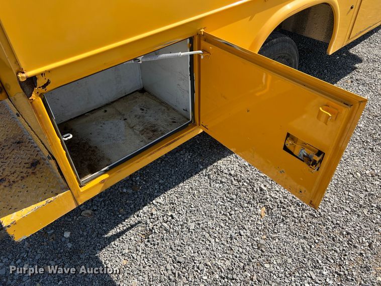 image for item MM9219 2003 Chevrolet Silverado 3500  utility bed pickup truck