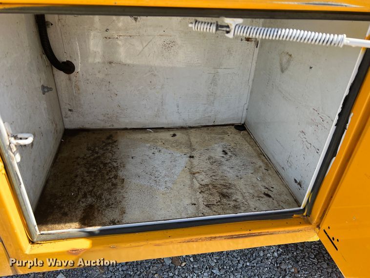 image for item MM9219 2003 Chevrolet Silverado 3500  utility bed pickup truck