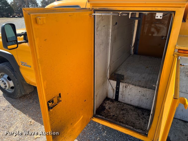 image for item MM9219 2003 Chevrolet Silverado 3500  utility bed pickup truck