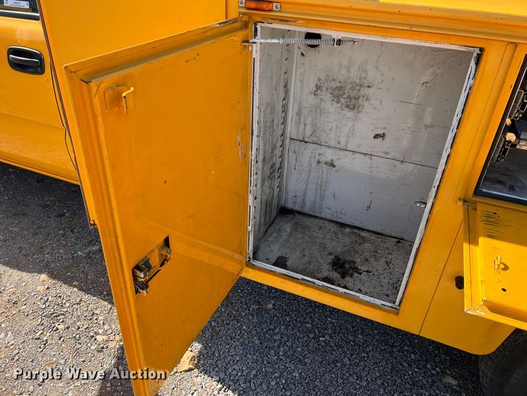 image for item MM9219 2003 Chevrolet Silverado 3500  utility bed pickup truck