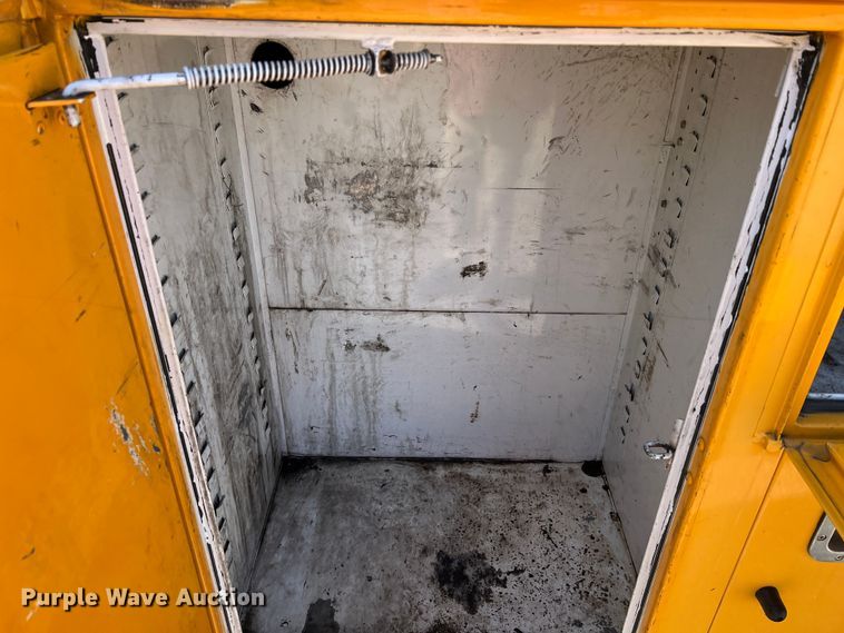 image for item MM9219 2003 Chevrolet Silverado 3500  utility bed pickup truck