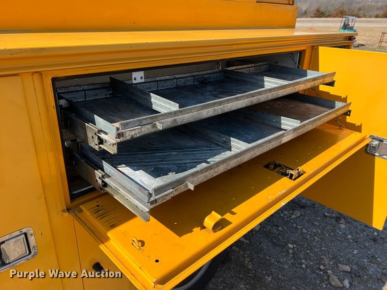 image for item MM9219 2003 Chevrolet Silverado 3500  utility bed pickup truck